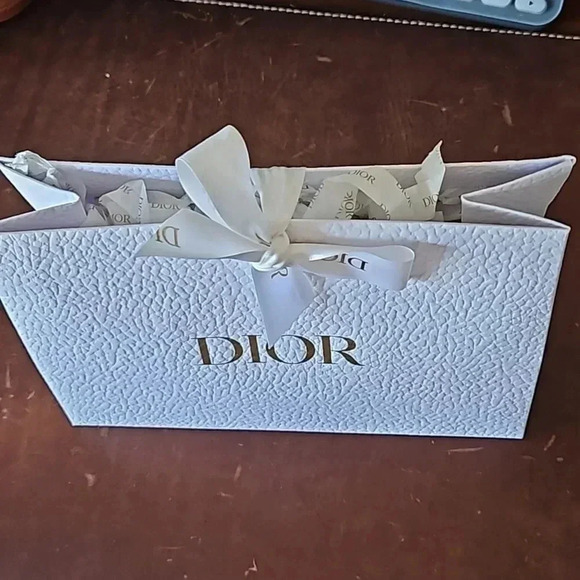 EXCLUSIVE: Dior Red Bow Pink Bracelet, Blue Journal and Pen Bundle in Gift bag - Picture 11 of 11